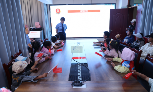 ѧ�����ż٣��շ�����ʱ ��ˮ��������Ժǰ���Ȱ��� ��չδ�����˷��������